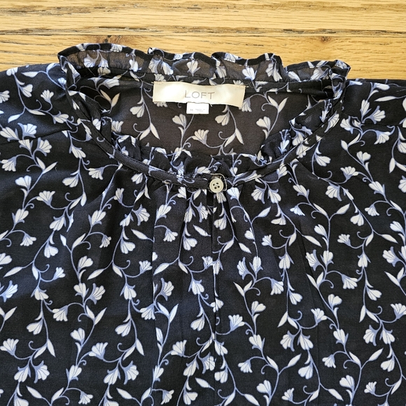 LOFT Size M Peplum Blouse Navy Blue Floral Ruffle Hem Business Casual Chiffon - Picture 6 of 8